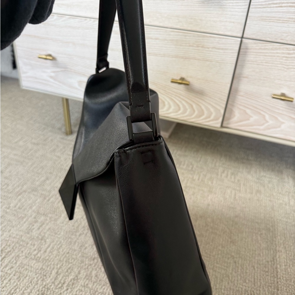 Valentino Garavani Black Shoulder Bag - Picture 5 of 11